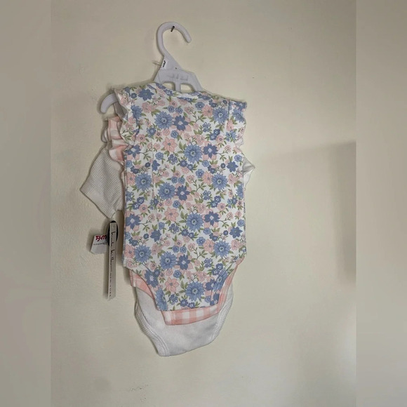 NWT|| Nicole Miller Onesies. Size 3/6 months — 3 set - Picture 4 of 7